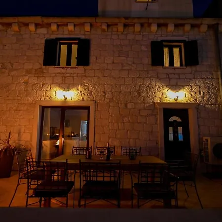 Ciciliani アパート トロギール