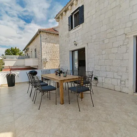 Apartament Ciciliani *