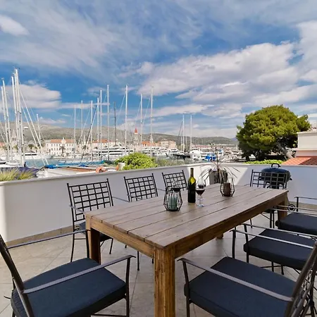 Ciciliani トロギール